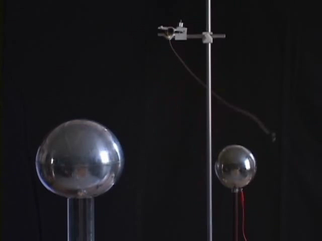 バン・デ・グラーフ起電器による静電気実験5